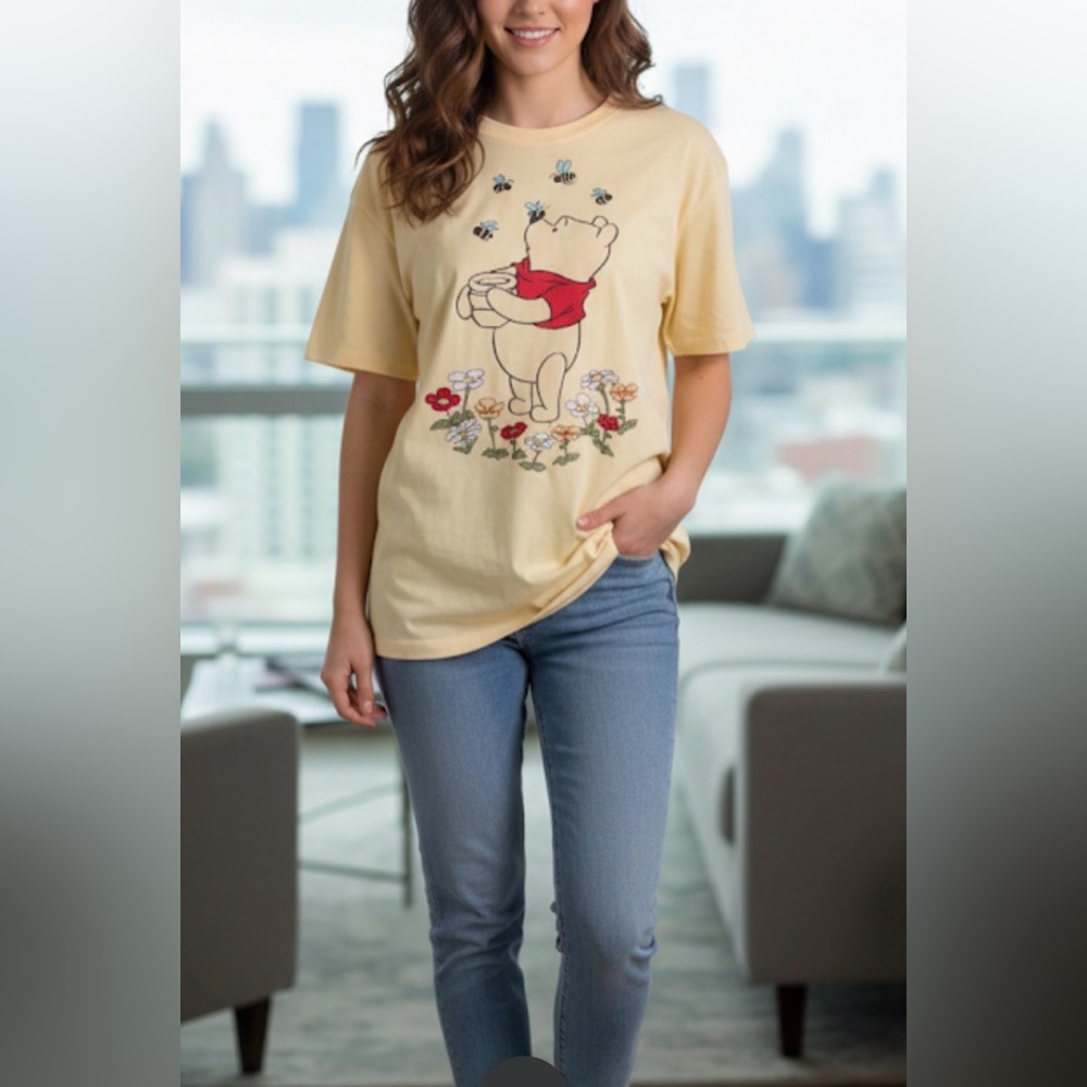 Winnie the Pooh Graphic T-Shirt Womens Sz L Bees Disney Streetwear Party